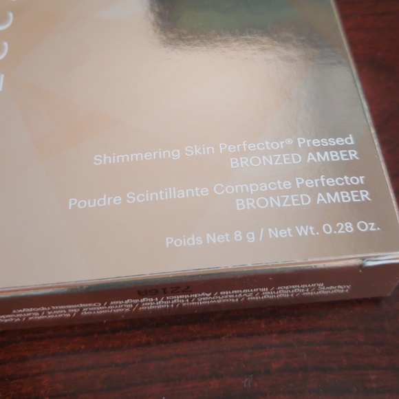 BECCA shimmering skin perfector - Picture 2 of 8